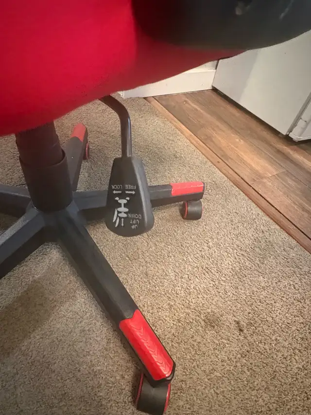 Free delivery used like new Ergonomic Gaming Chair Black & Red - Photo 8