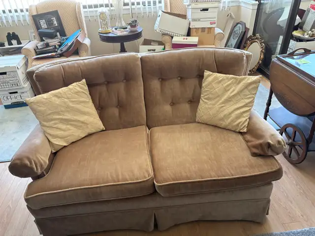 Free delivery used vintage Brown Loveseat Sofa with Tufted Back
