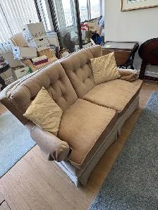 Free delivery used vintage Brown Loveseat Sofa with Tufted Back - Photo 7