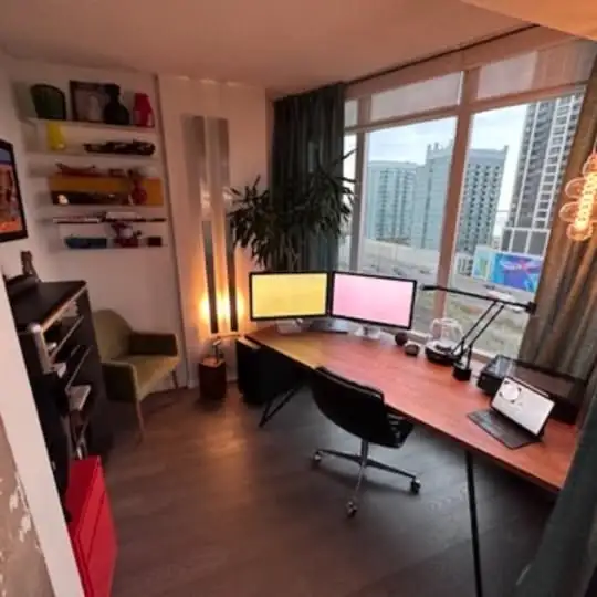 Private Master Bedroom w/ Ensuite – High Park / Waterfront - Photo 2