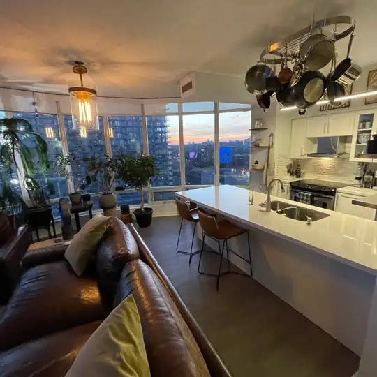 Private Master Bedroom w/ Ensuite – High Park / Waterfront - Photo 7