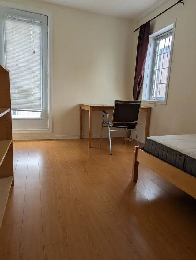 Multiple Rooms Private Bath Balcony Parking @York University - Photo 2