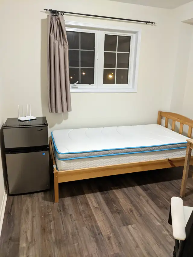 Multiple Rooms Private Bath Balcony Parking @York University - Photo 4