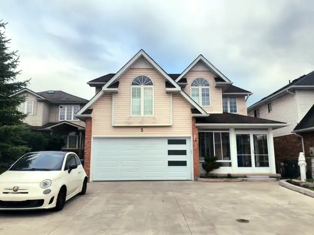 Second floor Room for Rent in south Guelph- $900/M All inclusive