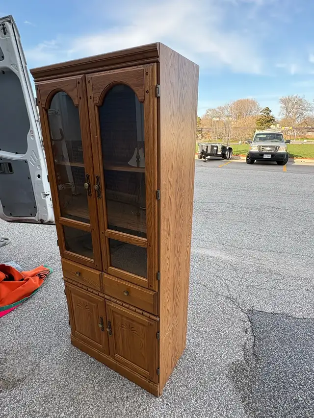 Free delivery used Oak Display Cabinet with Glass Doors - Photo 6
