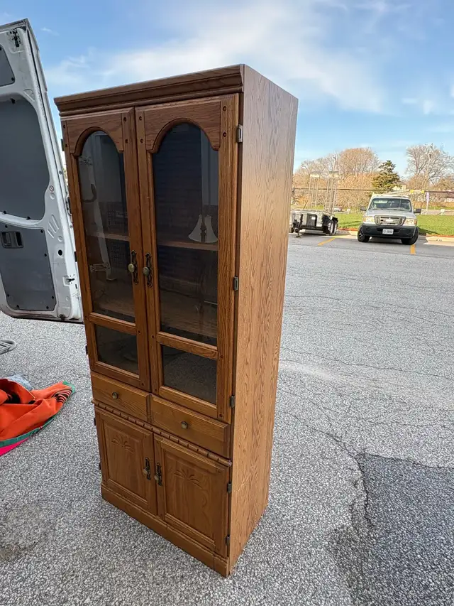 Free delivery used Oak Display Cabinet with Glass Doors - Photo 7