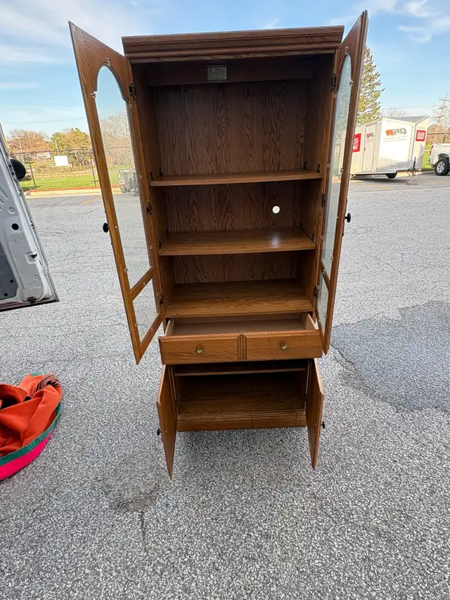 Free delivery used Oak Display Cabinet with Glass Doors - Photo 8