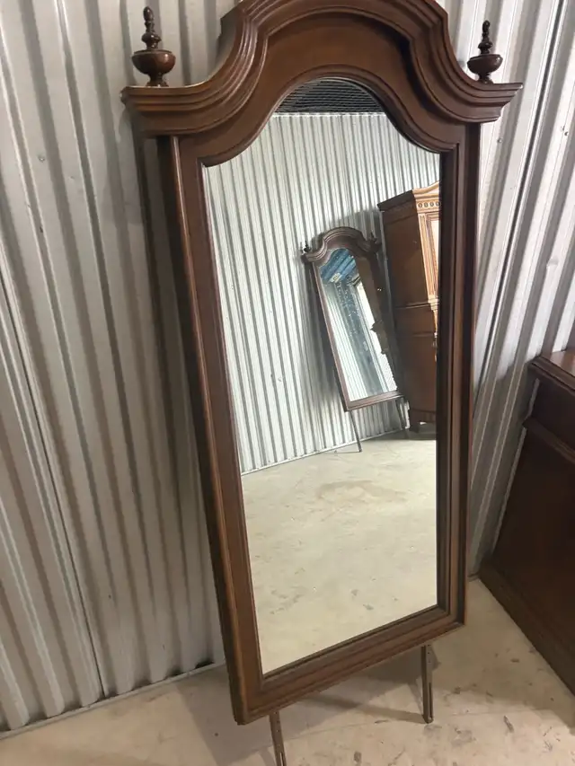 Free delivery used Vintage Ornate Wooden Wall Mirror - Photo 4