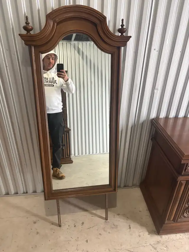 Free delivery used Vintage Ornate Wooden Wall Mirror - Photo 5