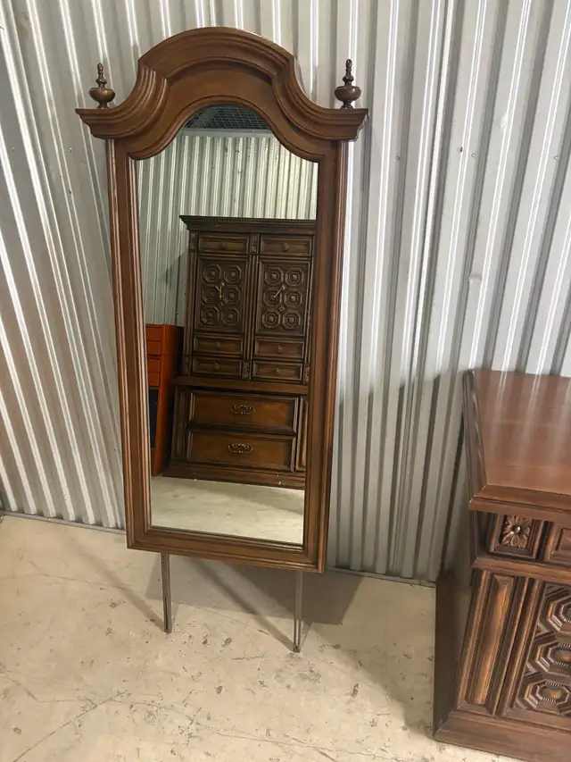 Free delivery used Vintage Ornate Wooden Wall Mirror - Photo 7