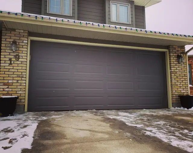 Garage Door Sales and Service 204-996-9600
