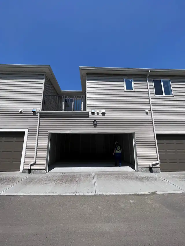 3 Beds and 2.5 Bath- TOWNHOME for rent $2200/month - Photo 2