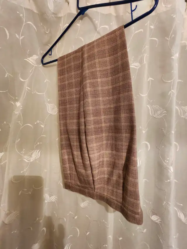 Women's Pant Suits - Photo 2