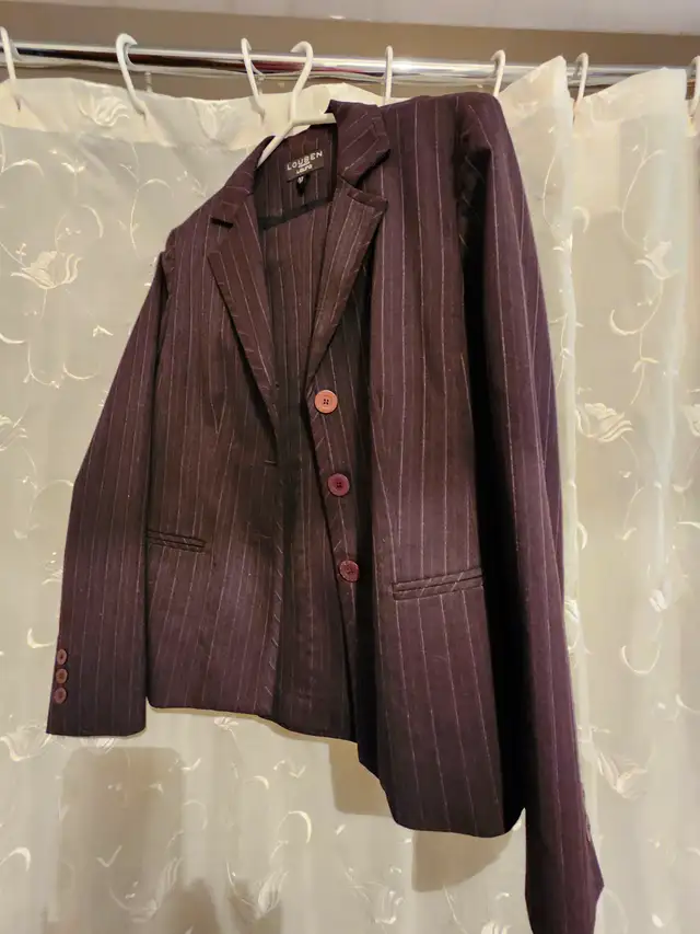 Women's Pant Suits - Photo 3