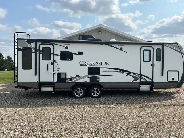 COUPLES TRAILER - 2017RLS Creekside