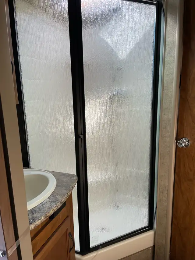 COUPLES TRAILER - 2017RLS Creekside - Photo 7