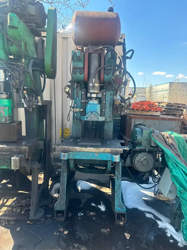 80 Ton  Industrial Hydraulic Press - Photo 3