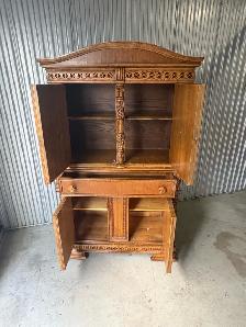 Free delivery Antique Oak China Cabinet with Carved Details - Photo 8