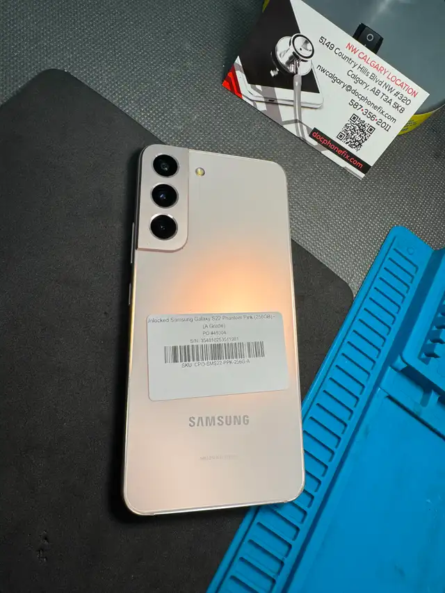 Unlocked Samsung S22 (128 GB) with 1 year warranty!
