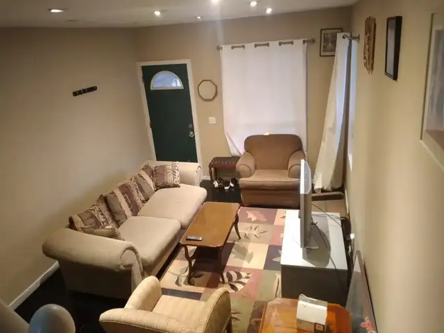 2 Bedrooms   Den (Full house) - Photo 5