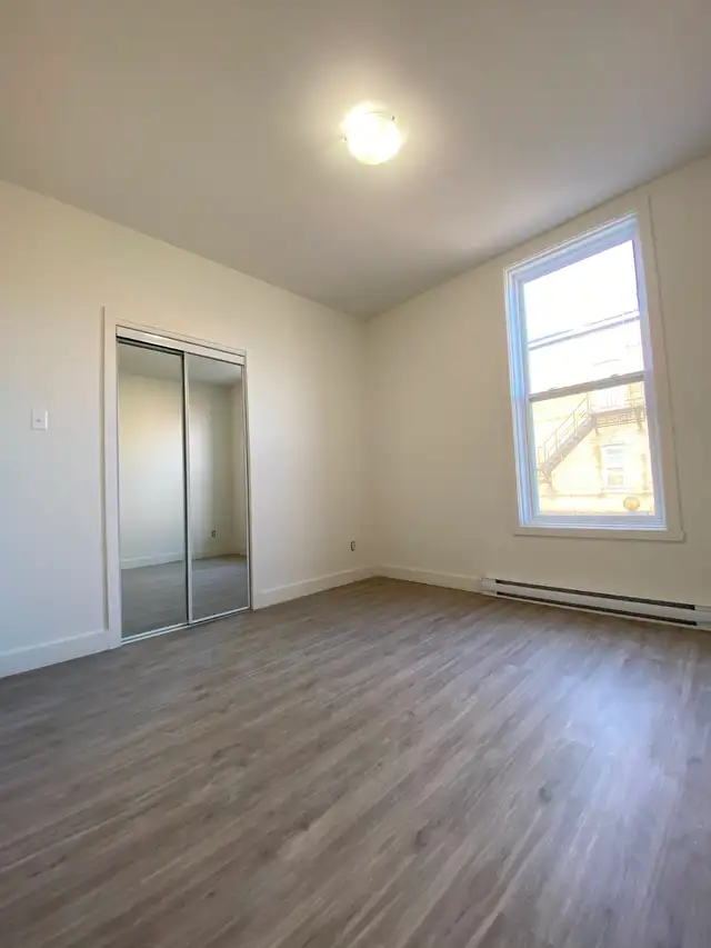 Près du Plateau - Grand logement 4 chambres - Terrasse - Photo 10