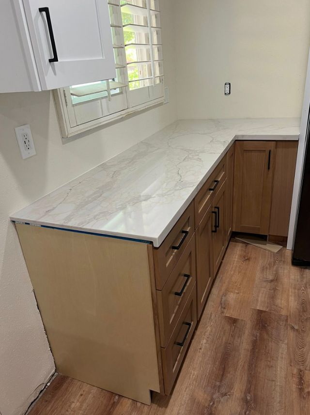 White Plain Marble Quartz Countertop - With Grey Veins - Photo 2