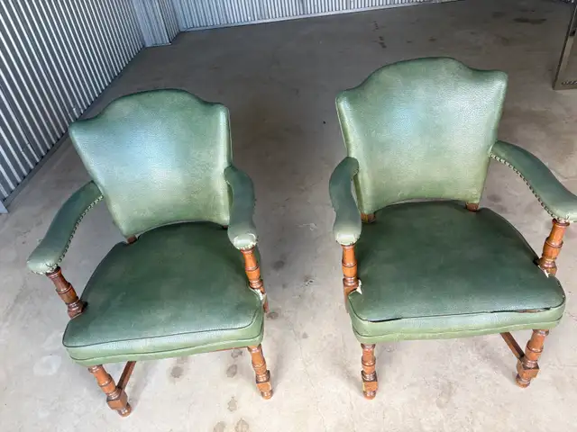 Free delivery used Green Leather Armchairs (Set of 2)