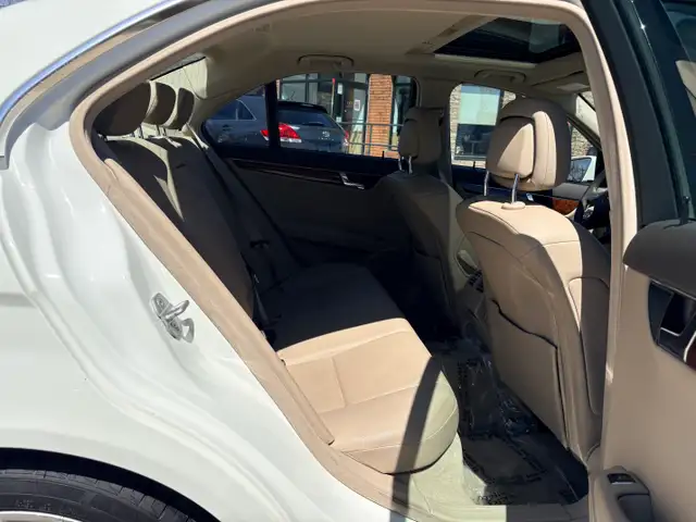 2011 Merz C-Class C 250 4Matic AWD 2.5L V6 One Owner Certified - Photo 4