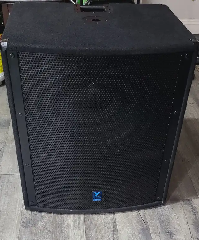 Yorkville LS800P Elite  Powered Subwoofer 18' 1500watts