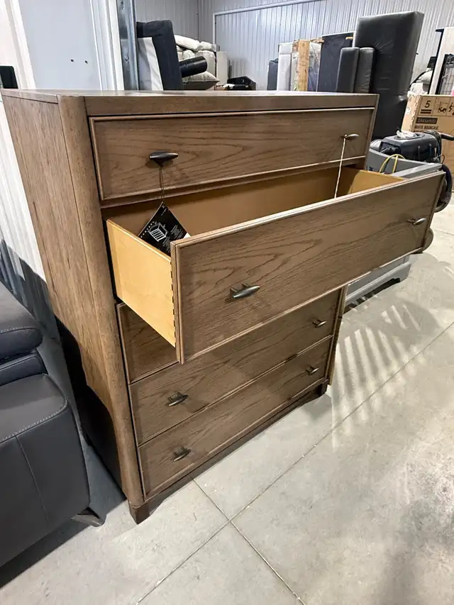 5 drawer dresser - Photo 2