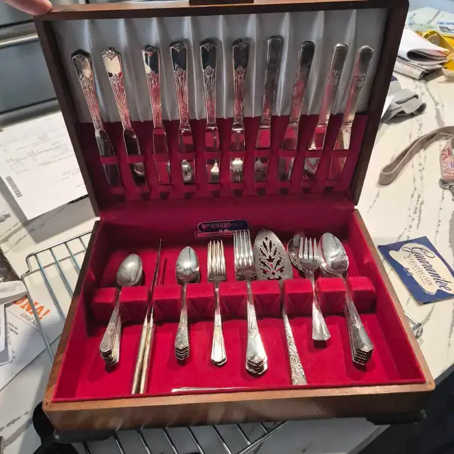 Roger's and Son cutlery