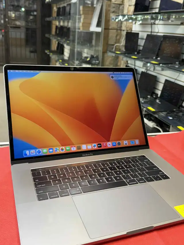 Apple Macbook Pro 15 inch Touchbar i7 16 GB 500gb - Photo 2