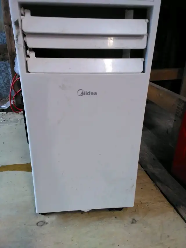 MIDEA Portable Air Conditioner - Photo 3
