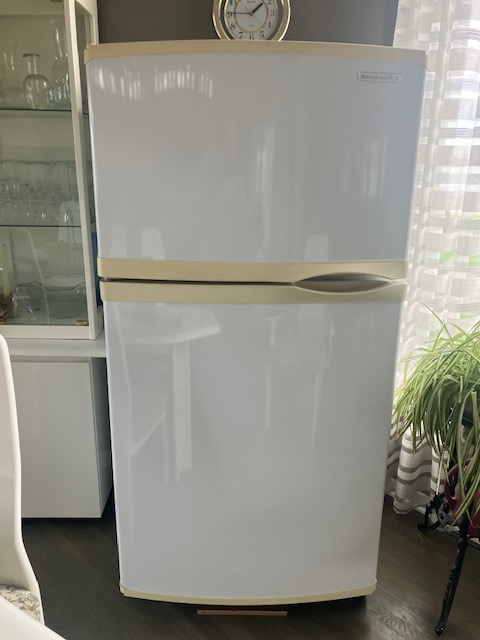 Réfrigérateur Kitchen Aid . 66 po. hauteur.  31 po. largeur $225