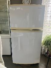 Réfrigérateur Kitchen Aid . 66 po. hauteur.  31 po. largeur $225