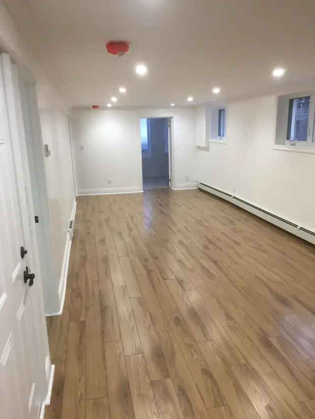 Very nice 2 bedroom unit in Old Ottawa South  - For July 1st! - Photo 4