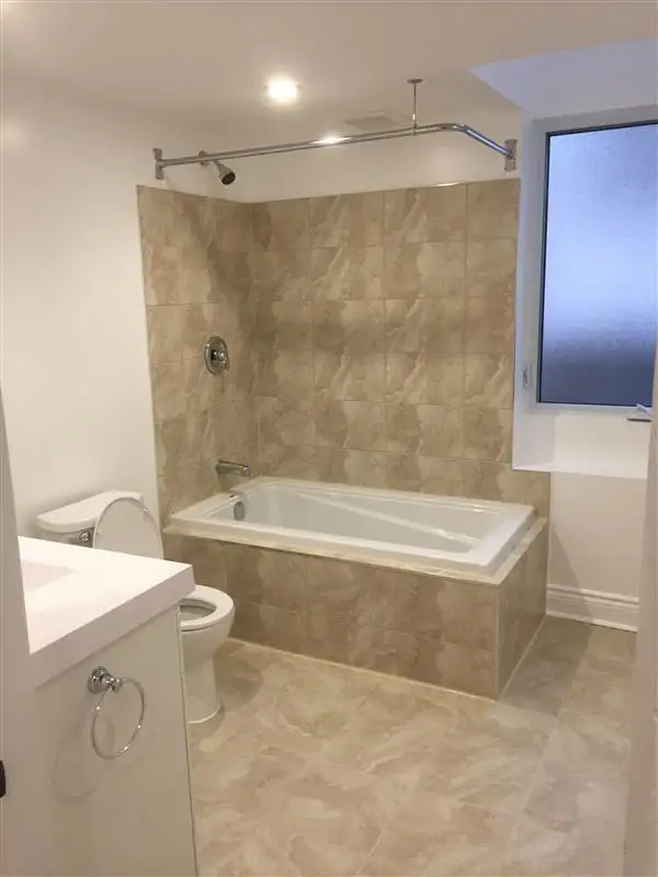 Very nice 2 bedroom unit in Old Ottawa South  - For July 1st! - Photo 6