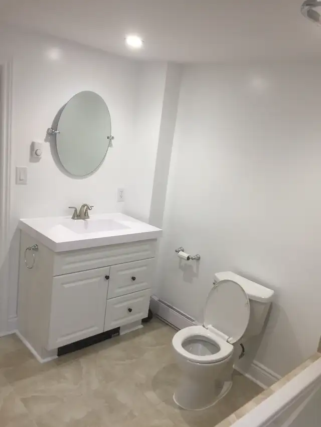 Very nice 2 bedroom unit in Old Ottawa South  - For July 1st! - Photo 8