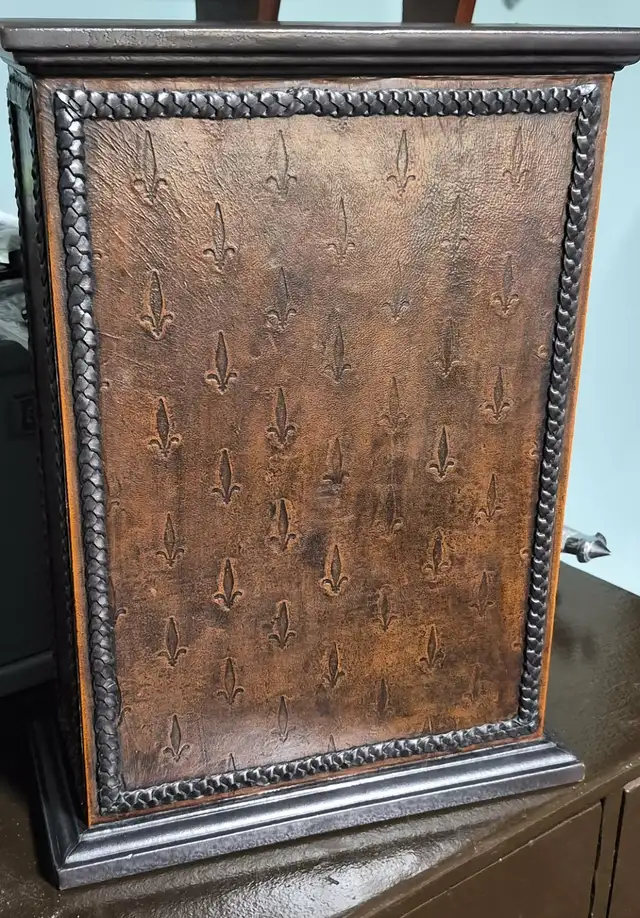 VINTAGE-STYLE 14' MANTEL CLOCK – FLEUR-DE-LIS – ROMAN NUMERAL 35 - Photo 3