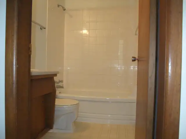 Short Walk to Uof A Hosp, Whyte Av, Safeway, O Strathcona, Buses - Photo 4