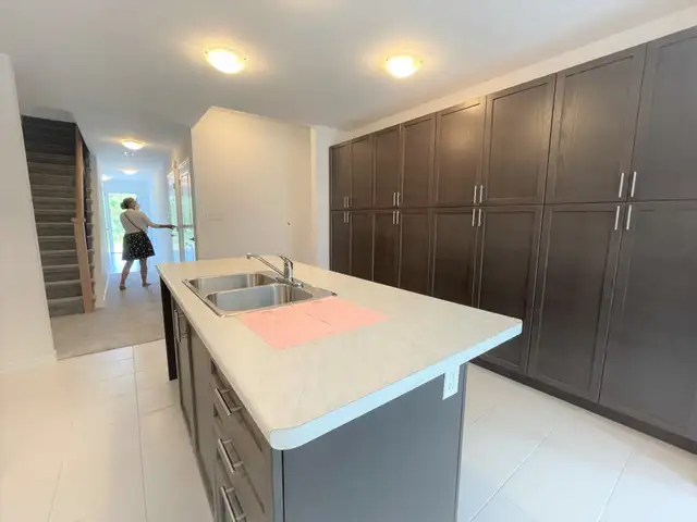 Brand New! 4 Bed   Den Upper Duplex, South Barrie - Photo 2