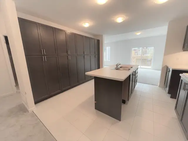 Brand New! 4 Bed   Den Upper Duplex, South Barrie - Photo 3