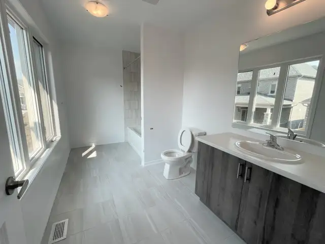 Brand New! 4 Bed   Den Upper Duplex, South Barrie - Photo 10