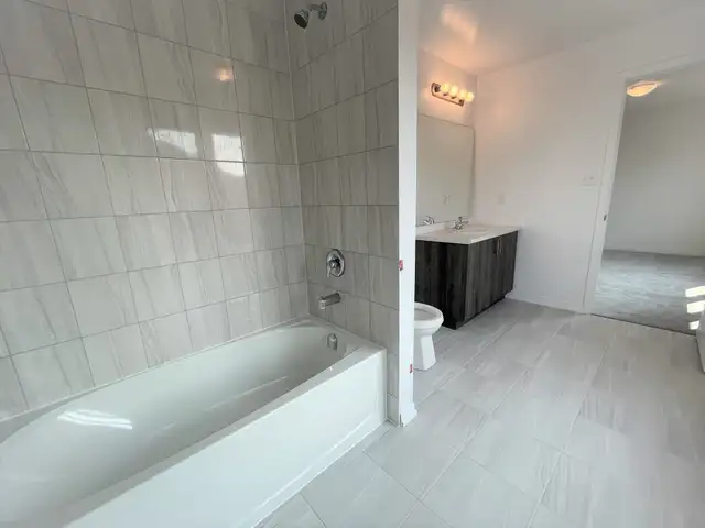 Brand New! 4 Bed   Den Upper Duplex, South Barrie - Photo 11