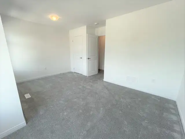 Brand New! 4 Bed   Den Upper Duplex, South Barrie - Photo 14