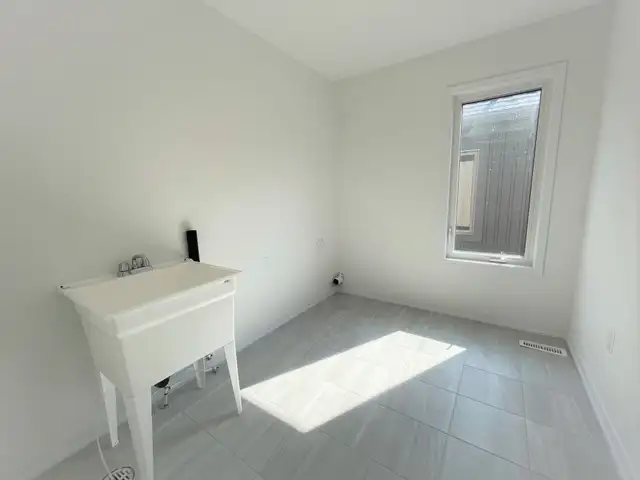 Brand New! 4 Bed   Den Upper Duplex, South Barrie - Photo 15