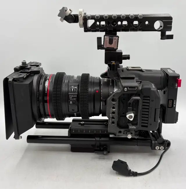 Canon EOS R5 C Camera with Cage, Light, Battery Pack, Case, etc. - Photo 5