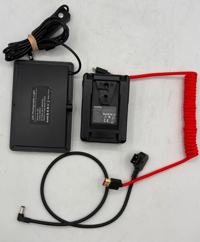 Canon EOS R5 C Camera with Cage, Light, Battery Pack, Case, etc. - Photo 8