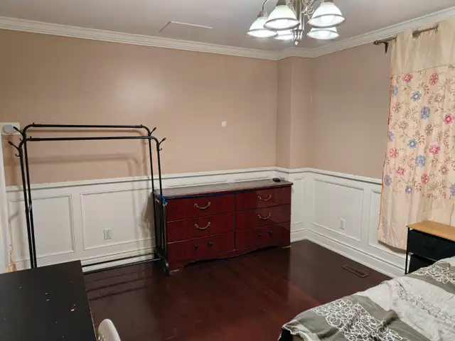 Room for rent walking to Erin Mills Town Centr - Photo 3
