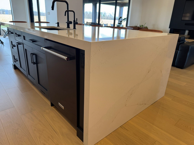 White Quartz Countertop With Beautiful Sparkles - Photo 3